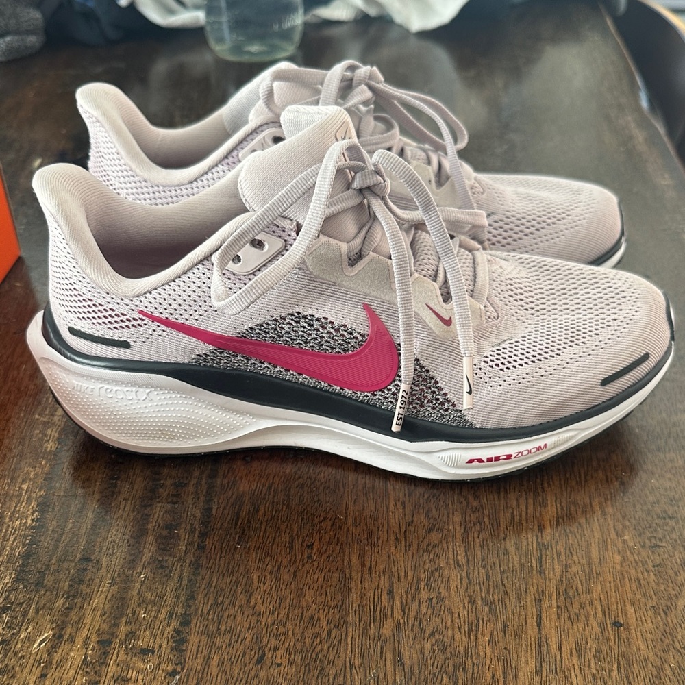 Like NEW Nike Pegasus Women's Athletic Shoes - Pink and Gray - Picture 8 of 8